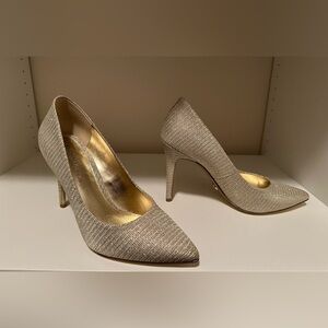 🥂Michael Kors Champagne Glitter Mesh Claire Pump